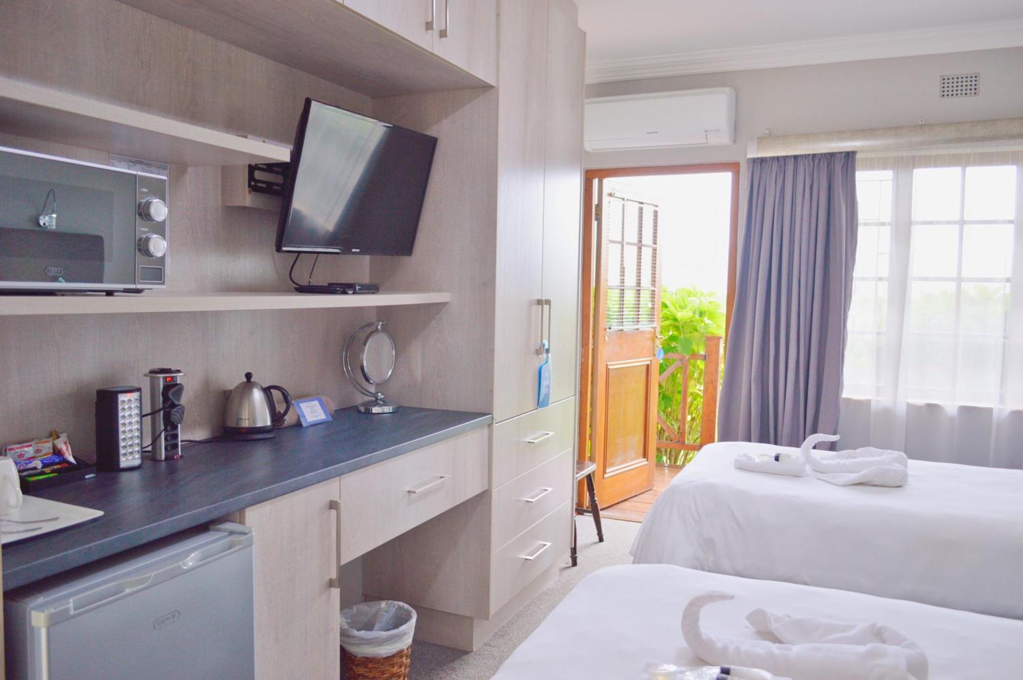 On The Estuary Hotel Knysna Exterior photo